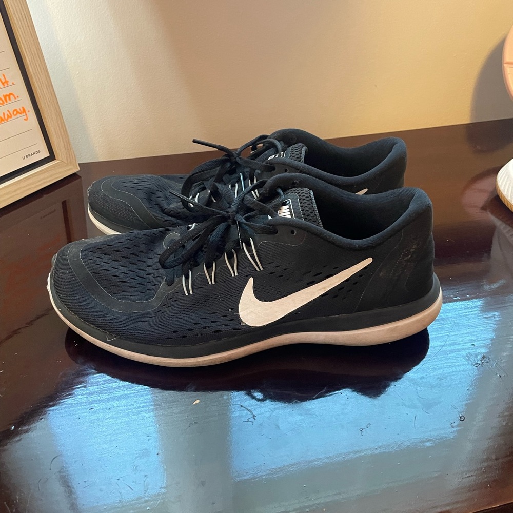 Women’s Nike Tennis Shoes